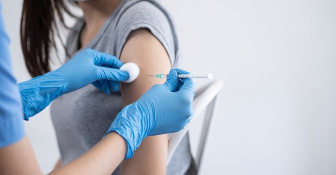 Influenza e Covid, in Francia parte la campagna d’autunno: i due vaccini si possono fare insieme Influenza e Covid, in Francia parte la campagna d’autunno: i due vaccini si possono fare insieme