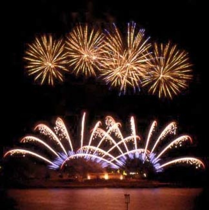Un esempio dei fuochi di Jubilee Fireworks Un esempio dei fuochi di Jubilee Fireworks