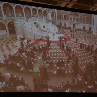 Ecco la "chiesa" ricostruita nella Corte d'Onore del Palazzo di Monaco e i primi invitati VIP