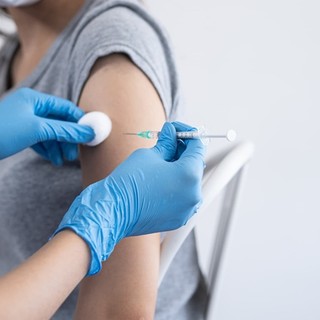 Influenza e Covid, in Francia parte la campagna d’autunno: i due vaccini si possono fare insieme Influenza e Covid, in Francia parte la campagna d’autunno: i due vaccini si possono fare insieme