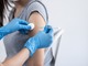 Influenza e Covid, in Francia parte la campagna d’autunno: i due vaccini si possono fare insieme