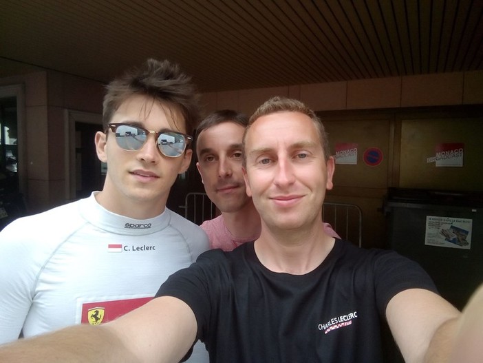 Formula 1. Domenica il GP di Monaco, con Leclerc pronto a stupire anche a casa sua. E a fare felici i ragazzi del suo fan club (FOTO)