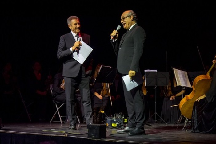 Sold Out il Concerto di Natale del Com.It.Es con la firma di Ezio Greggio Sold Out il Concerto di Natale del Com.It.Es con la firma di Ezio Greggio