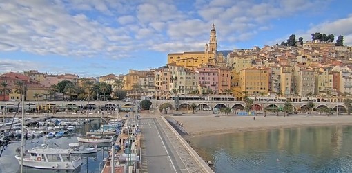 Per ulteriori informazioni sugli eventi a Mentone e per consultare il programma completo, visitate il sito ufficiale: https://www.menton.fr/ Per ulteriori informazioni sugli eventi a Mentone e per consultare il programma completo, visitate il sito ufficiale: https://www.menton.fr/