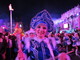 Una grande folla ha contraddistinto la terza sfilata del Corso Carnevalesco in notturna di Nizza, oggi appuntamento alle 14,30