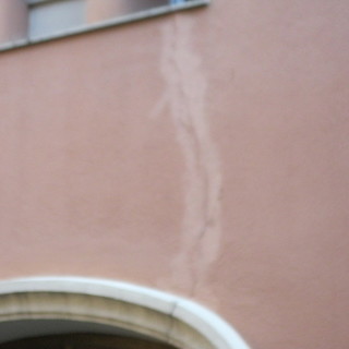 Ecco le foto della casa con le crepe in seguito ai lavori per gli scavi della linea del tram a Nizza