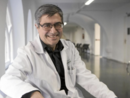 Dr. Aureli Torné Bladé, Capo dell’Unità di Ginecologia Oncologica dell’Hospital Clínic di Barcellona, Professore Associato di Ostetricia e Ginecologia presso la Facoltà di Medicina dell’Universitat de Barcelona e Accademico della Reial Acadèmia de Medicina de Catalunya.