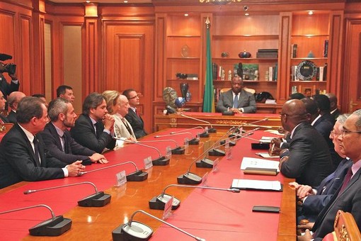 La delegazione con il Preidente del Gabon Ali Bongo Odimba (crédit Presse Présidentielle).