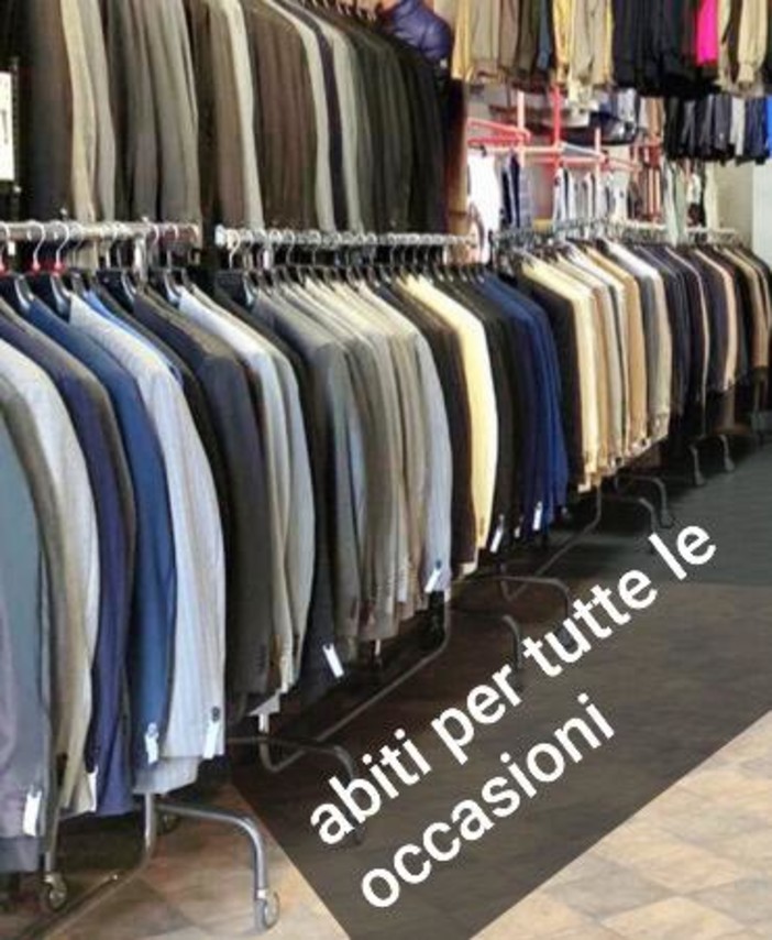 Ad Albenga la Tinsil"One" non chiude. Anzi a febbraio 2021 rinnova il reparto uomo Ad Albenga la Tinsil"One" non chiude. Anzi a febbraio 2021 rinnova il reparto uomo