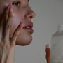 Detersione viso completa: detergente, struccante e tonico servono sempre? Detersione viso completa: detergente, struccante e tonico servono sempre?