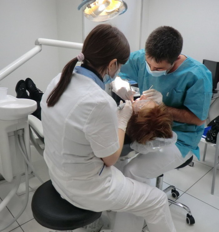 Impianti dentali: meglio quelli in titanio o quelli in ceramica? Impianti dentali: meglio quelli in titanio o quelli in ceramica?