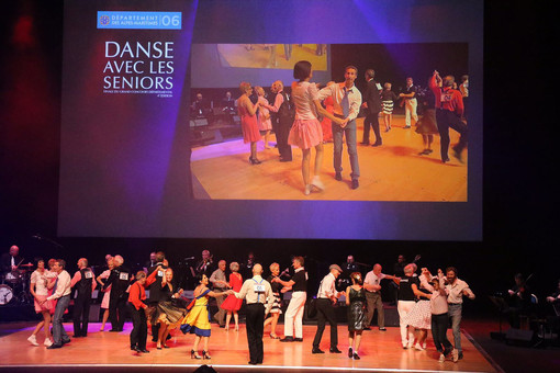 Danzare a distanza…a Nizza si può (Video)
