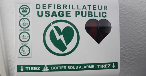 Nizza, le pattuglie della "municipale" dotate di defibrillatori Nizza, le pattuglie della "municipale" dotate di defibrillatori