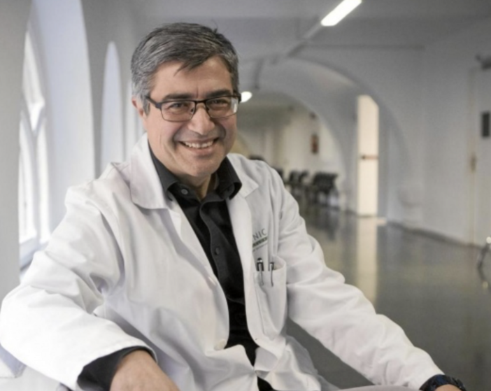 Dr. Aureli Torné Bladé, Capo dell’Unità di Ginecologia Oncologica dell’Hospital Clínic di Barcellona, Professore Associato di Ostetricia e Ginecologia presso la Facoltà di Medicina dell’Universitat de Barcelona e Accademico della Reial Acadèmia de Medicina de Catalunya.