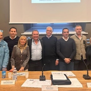 Foto di gruppo al termine della conferenza stampa presso l'Atl del Cuneese