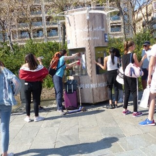 L'erogatore di acqua lungo la Promenade du Paillon