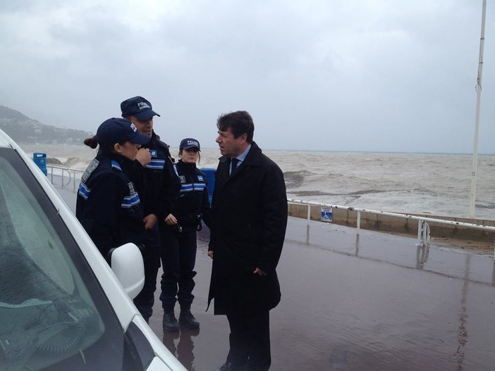 Attenzione alle vetture con i vetri oscurati: dal prossimo 1° gennaio scattano multe Attenzione alle vetture con i vetri oscurati: dal prossimo 1° gennaio scattano multe