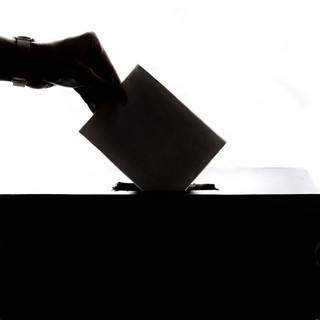 Elezioni comunali 2027 a Monaco: modalità e scadenze per il voto per delega