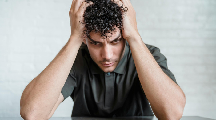 Esaurimento nervoso: riconoscere i segnali fisici per intervenire tempestivamente Esaurimento nervoso: riconoscere i segnali fisici per intervenire tempestivamente