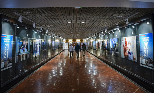 24 scatti segnano l'anno appena finito in una mostra alla Galerie des Pêcheurs di Monaco