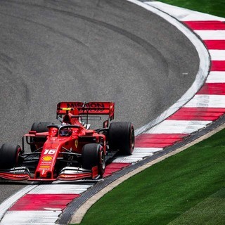 Un'esperienza sensazionale ai confini della realtà: guidare una vettura da Formula 1 a Montecarlo