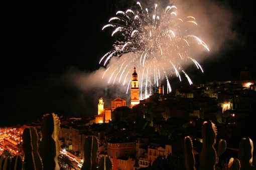 La Francia festeggia la sua festa nazionale del 14 luglio con fuochi d'artificio ed eventi in tutta la Costa Azzurra
