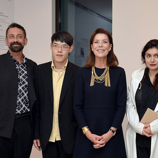 autour de S.A.R. la Princesse de Hanovre, de gauche à droite, Lorenzo Fusi, Directeur artistique du PIAC, Zian Chen, lauréat
