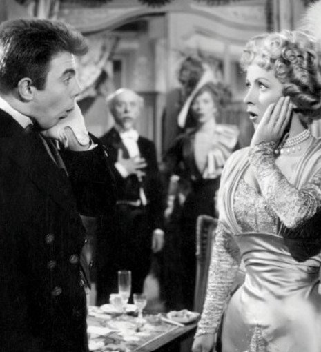 Scena del film Occupe-toi d’Amélie ! (1949), regia di Claude Autant-Lara. Scena del film Occupe-toi d’Amélie ! (1949), regia di Claude Autant-Lara.