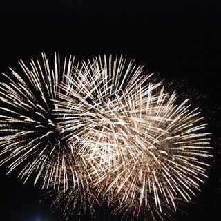 A Saint-Raphaël si esagera: 10 serate di fuochi d'artificio per una estate in plein air