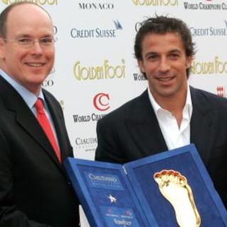 Alessandro Del Piero riceve il premio dal principe Alberto di Monaco (Golden Foot 2007) - photo copyright ilquotidiano.net