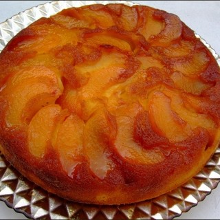 Gâteau renversé alle pesche caramellate