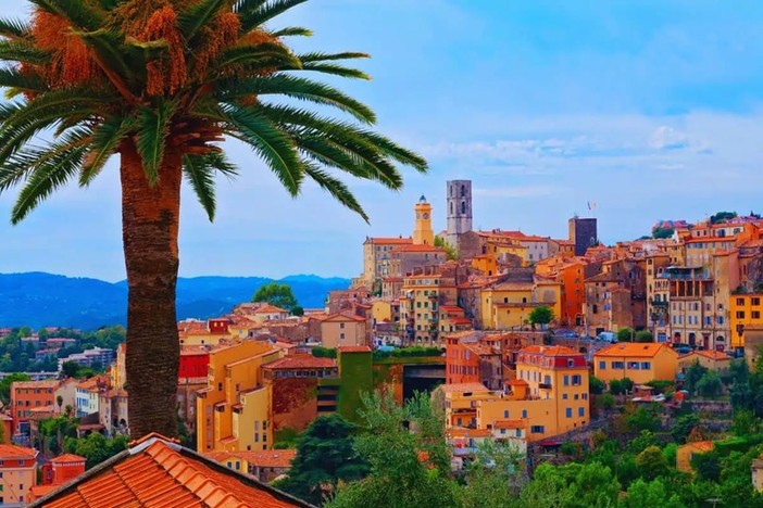 Grasse coltiva il futuro della profumeria: al via un programma per formare i giovani talenti Grasse coltiva il futuro della profumeria: al via un programma per formare i giovani talenti