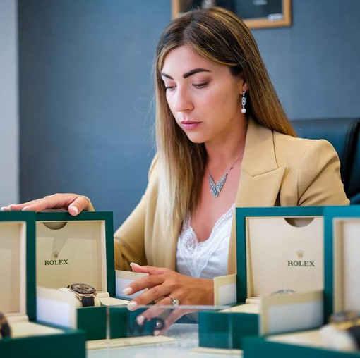 Giorgia Silvestri (Conte Orologi): "L'orologio da spiaggia oggi può costare più di 40 mila euro" Giorgia Silvestri (Conte Orologi): "L'orologio da spiaggia oggi può costare più di 40 mila euro"