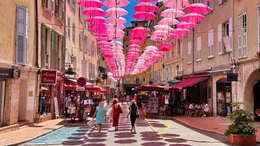 Grasse in fiore: ExpoRose porta il mondo tra le vie della capitale del profumo Grasse in fiore: ExpoRose porta il mondo tra le vie della capitale del profumo