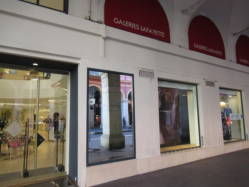 Grande Festa d’Estate alle Galeries Lafayette di Menton: Moda, Musica e Offerte Esclusive Grande Festa d’Estate alle Galeries Lafayette di Menton: Moda, Musica e Offerte Esclusive