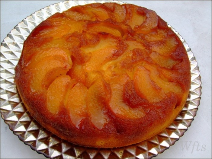 Gâteau renversé alle pesche caramellate