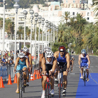 Domani, sulle strade di Nizza, si corre l’Ironman 70.3