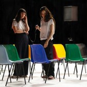 “Soeurs (Audrey & Victoria)”, Audrey Bonnet e Victoria Quesnel. Credito fotografico: Pauline Roussille. “Soeurs (Audrey & Victoria)”, Audrey Bonnet e Victoria Quesnel. Credito fotografico: Pauline Roussille.