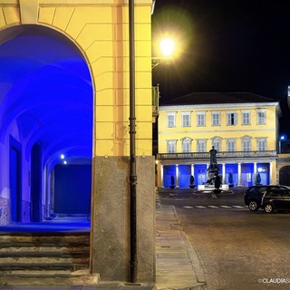 Bra, palazzo Garrone in blu nel 2023 (foto di Claudia Scarzello)