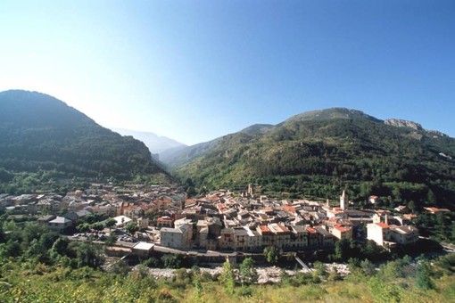 La Brigue, un villaggio della Valle Roja che d'estate diventa centro del mondo