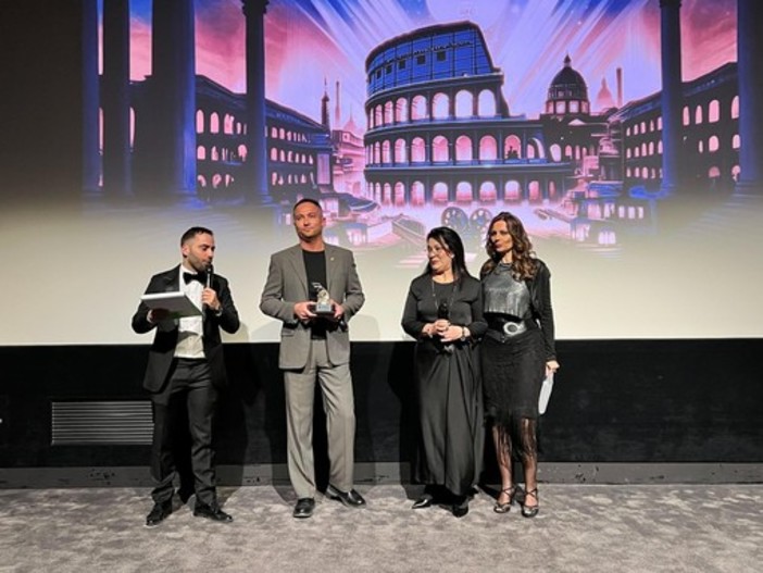 Luca Baravalle premia “Straight on ‘til Morning” Luca Baravalle premia “Straight on ‘til Morning”