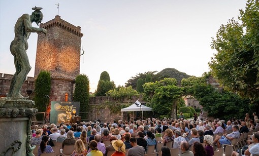 Parole in viaggio sotto le stelle: il Festival des Mots accende l’estate tra mare e montagne