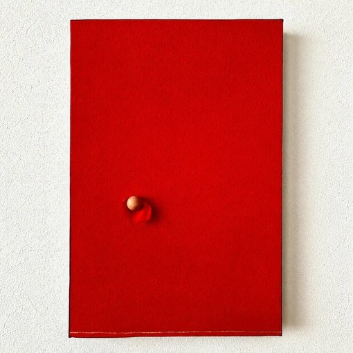 Opera di Pier Paolo Calzolari esposta nell’ambito della mostra, presso 21Art Montecarlo. Foto: 21Art . Opera di Pier Paolo Calzolari esposta nell’ambito della mostra, presso 21Art Montecarlo. Foto: 21Art .