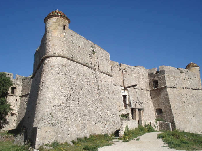 Sapete quanti Mont-Albano ci sono? Sapete quanti Mont-Albano ci sono?