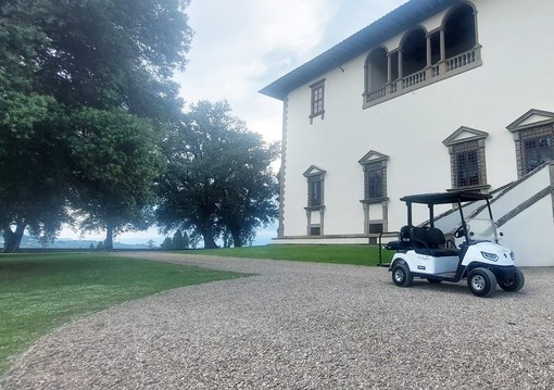 Eventi aziendali e matrimoni: i vantaggi del noleggio di una golf car