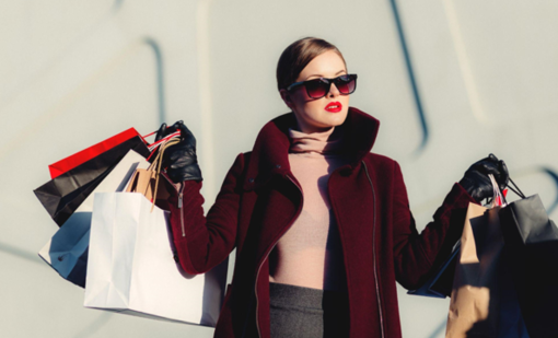 Sotto luci di eleganza senza tempo a Monte Carlo Sotto luci di eleganza senza tempo a Monte Carlo