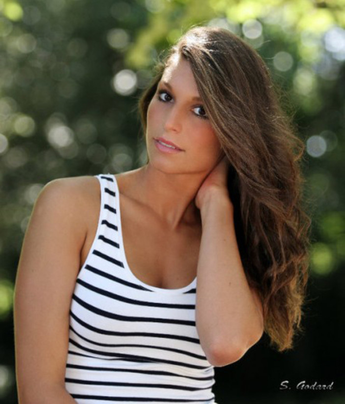 Laury Thilleman - Foto credit www.modeuse.com