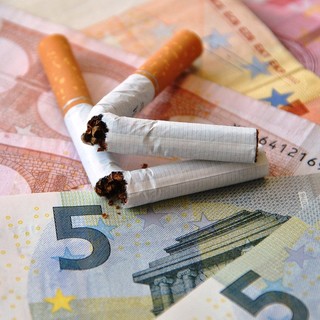 I due metodi più efficaci per smettere di fumare a confronto