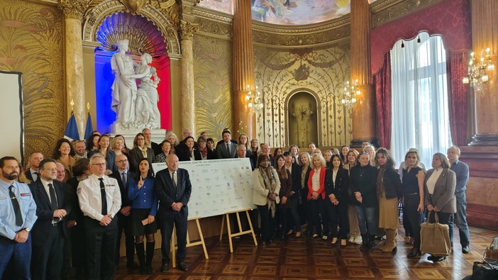 Anche Mentone ha siglato il Piano dipartimentale 2024/2027 per combattere la violenza contro le donne Anche Mentone ha siglato il Piano dipartimentale 2024/2027 per combattere la violenza contro le donne