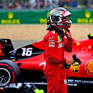 F1. Spettacolo e scintille a Silverstone, super gara di Leclerc che porta la sua Ferrari sul podio dietro alle Mercedes